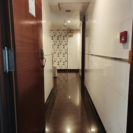 Four Seasons Hostel Гонконг Экстерьер фото